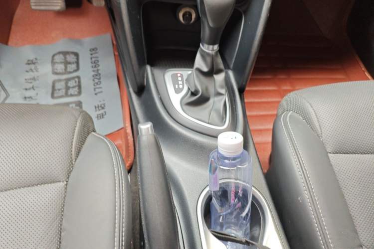 Used Fiat Viaggio 2012 1.4T Automatic Luxury Edition Gear Lever