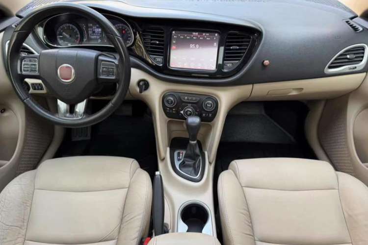 Used Fiat Viaggio 2012 1.4T Automatic Jingxiang Edition Interior 1