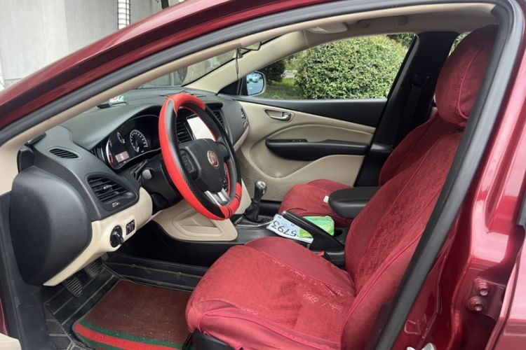 Used Fiat Viaggio 2012 1.4T Manual Enjoyment Edition Interior 1