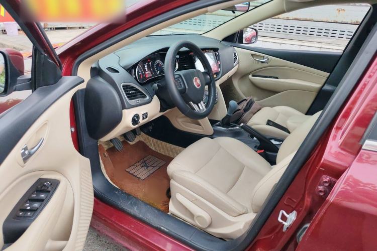 Used Fiat Viaggio 2012 1.4T Manual Enjoyment Edition Interior 2