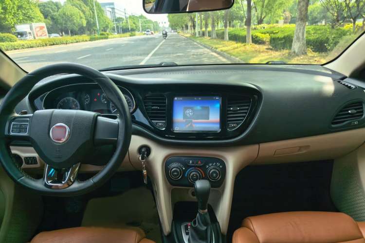 Used Fiat Viaggio 2012 1.4T Automatic Enjoyment Edition Interior 3