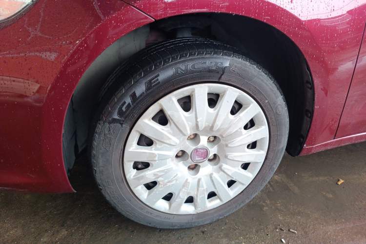 Used Fiat Viaggio 2012 1.4T Automatic Enjoyment Edition Left Front Wheel Hub