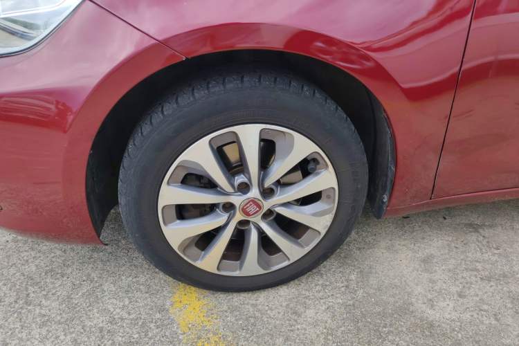 Used Fiat Viaggio 2012 1.4T Automatic Jingxiang Edition Left Front Wheel Hub