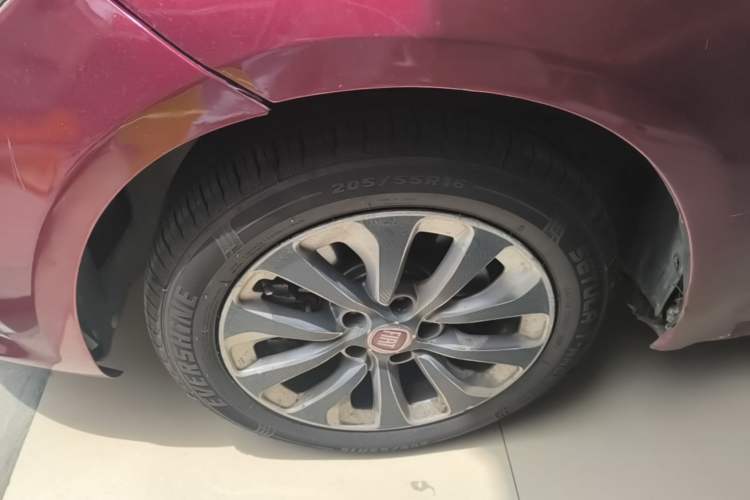 Used Fiat Viaggio 2012 1.4T Automatic Jingxiang Edition Left Front Wheel Hub