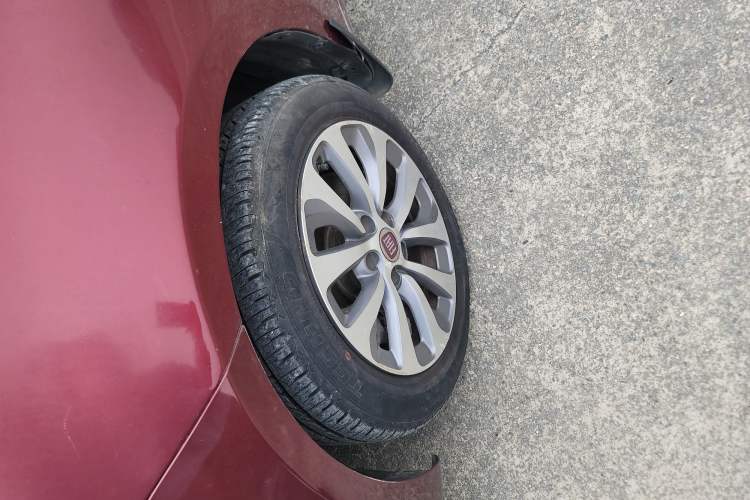 Used Fiat Viaggio 2012 1.4T Automatic Jingxiang Edition Left Front Wheel Hub