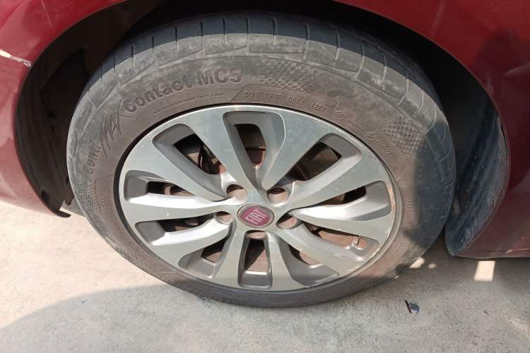 Used Fiat Viaggio 2012 1.4T Automatic Jingxiang Edition Left Front Wheel Hub
