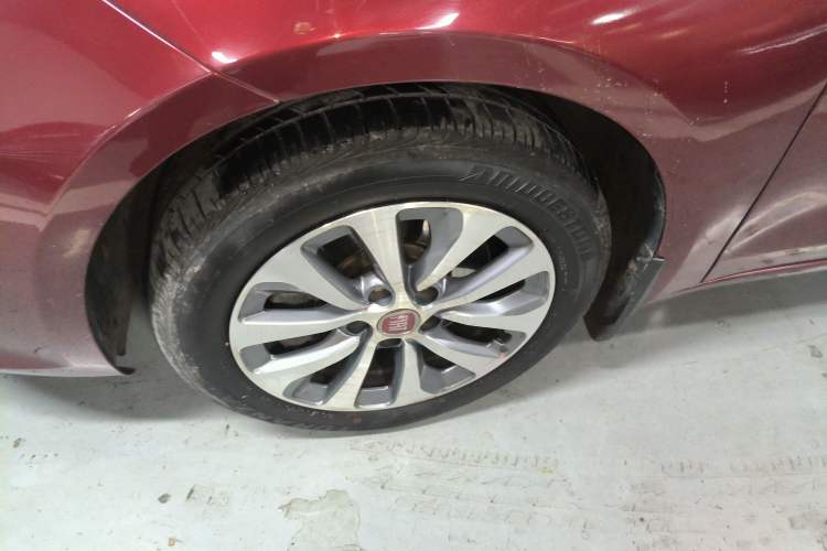 Used Fiat Viaggio 2012 1.4T Automatic Enjoyment Edition Left Front Wheel Hub