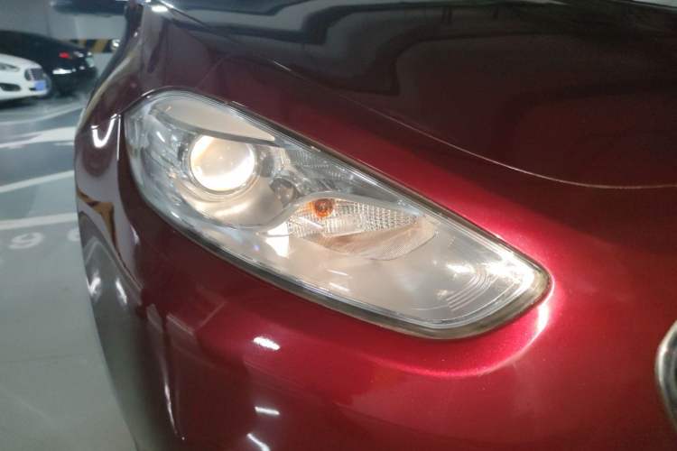 Used Fiat Viaggio 2012 1.4T Automatic Jingxiang Edition Right Front Headlight