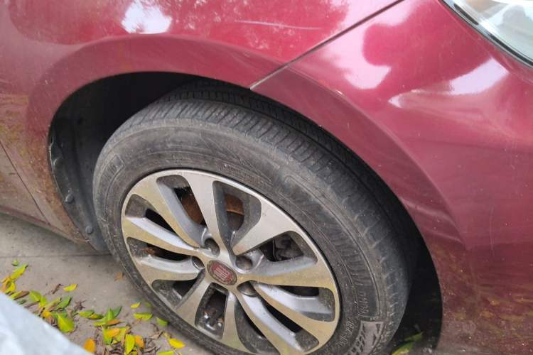 Used Fiat Viaggio 2012 1.4T Automatic Jingxiang Edition Right Front Wheel Hub