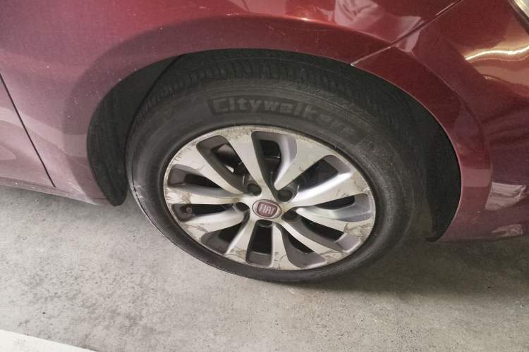 Used Fiat Viaggio 2012 1.4T Automatic Jingxiang Edition Right Front Wheel Hub