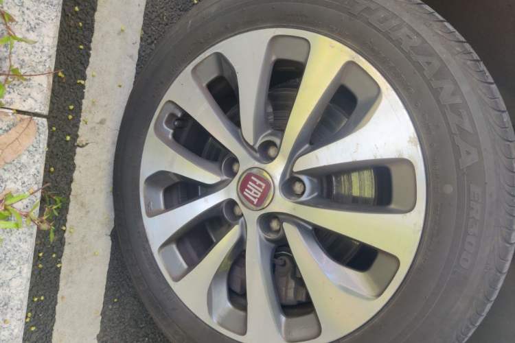 Used Fiat Viaggio 2012 1.4T Automatic Jingxiang Edition Right Front Wheel Hub