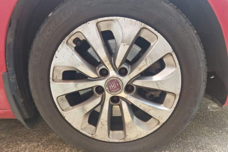 Used Fiat Viaggio 2012 1.4T Automatic Jingxiang Edition Right Front Wheel Hub