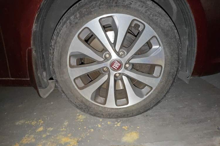 Used Fiat Viaggio 2012 1.4T Automatic Enjoyment Edition Right Front Wheel Hub