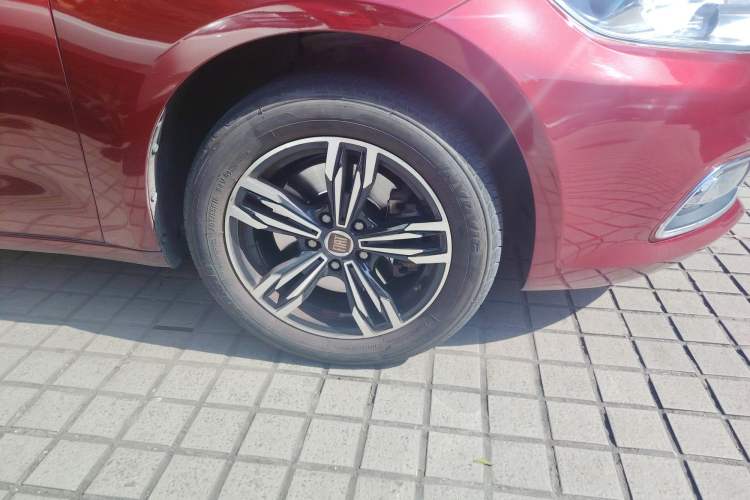 Used Fiat Viaggio 2012 1.4T Automatic Enjoyment Edition Right Front Wheel Hub