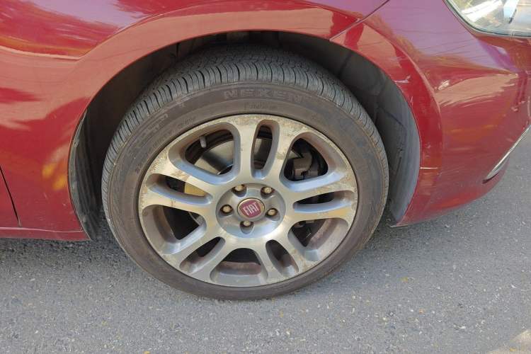 Used Fiat Viaggio 2012 1.4T Automatic Luxury Edition Right Front Wheel Hub
