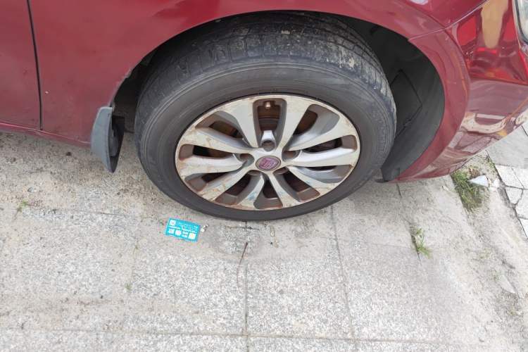 Used Fiat Viaggio 2012 1.4T Automatic Enjoyment Edition Right Front Wheel Hub