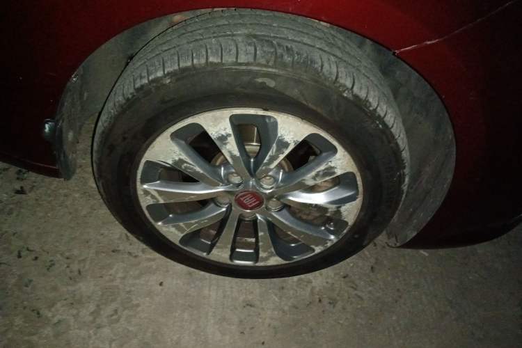 Used Fiat Viaggio 2012 1.4T Automatic Jingxiang Edition Right Front Wheel Hub