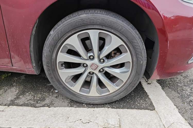 Used Fiat Viaggio 2012 1.4T Automatic Enjoyment Edition Right Front Wheel Hub