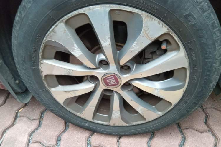 Used Fiat Viaggio 2012 1.4T Automatic Jingxiang Edition Right Front Wheel Hub