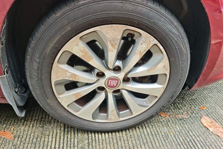 Used Fiat Viaggio 2012 1.4T Automatic Enjoyment Edition Right Front Wheel Hub