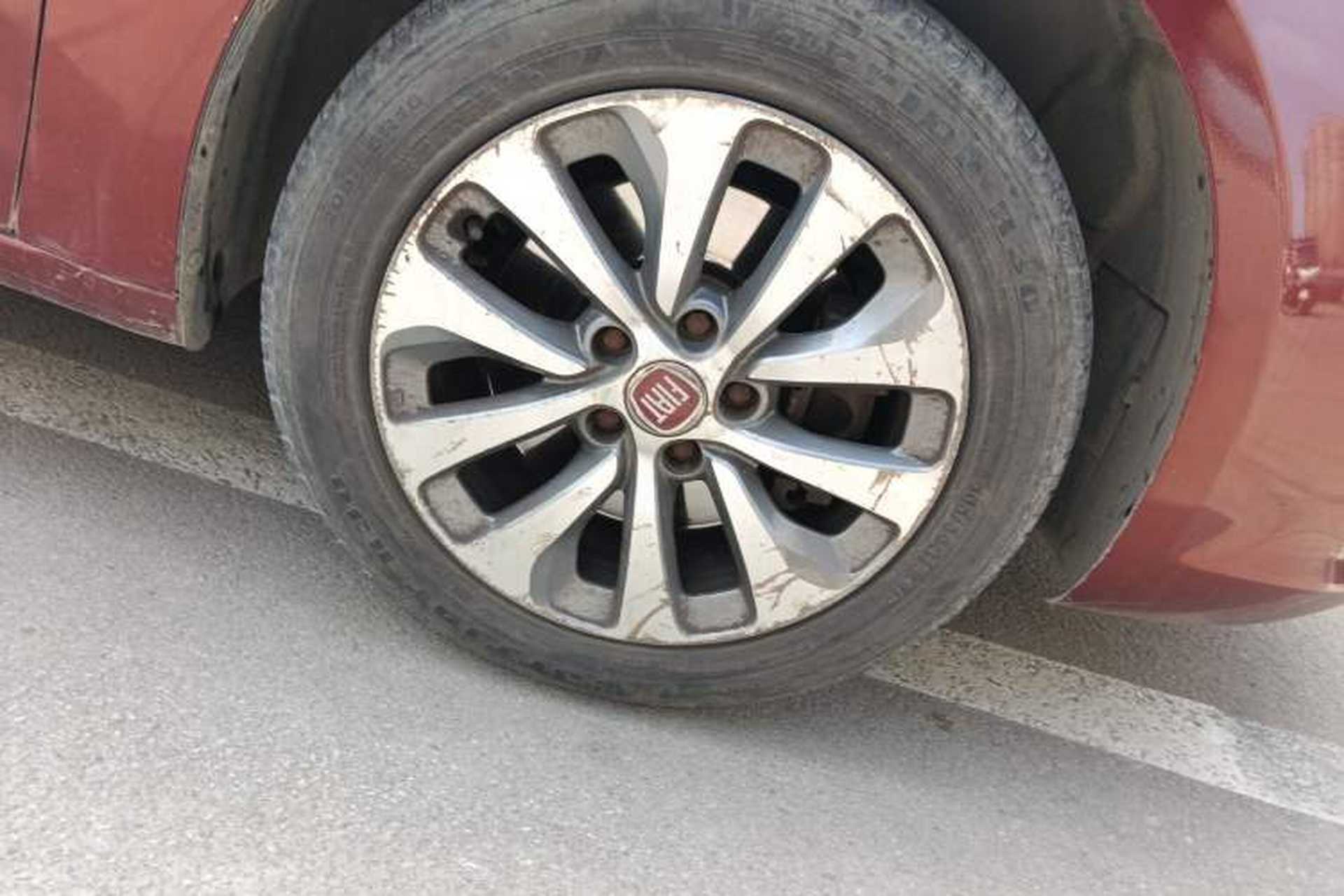 Used Fiat Viaggio 2012 1.4T Automatic Jingxiang Edition Right Front Wheel Hub