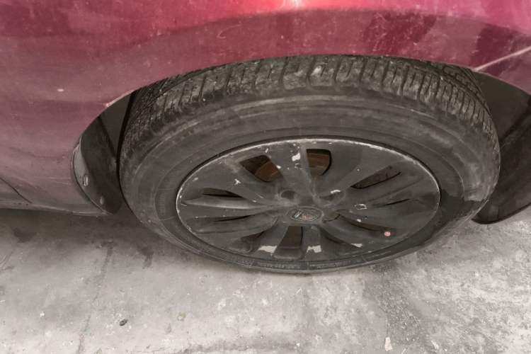 Used Fiat Viaggio 2012 1.4T Automatic Jingxiang Edition Right Front Wheel Hub