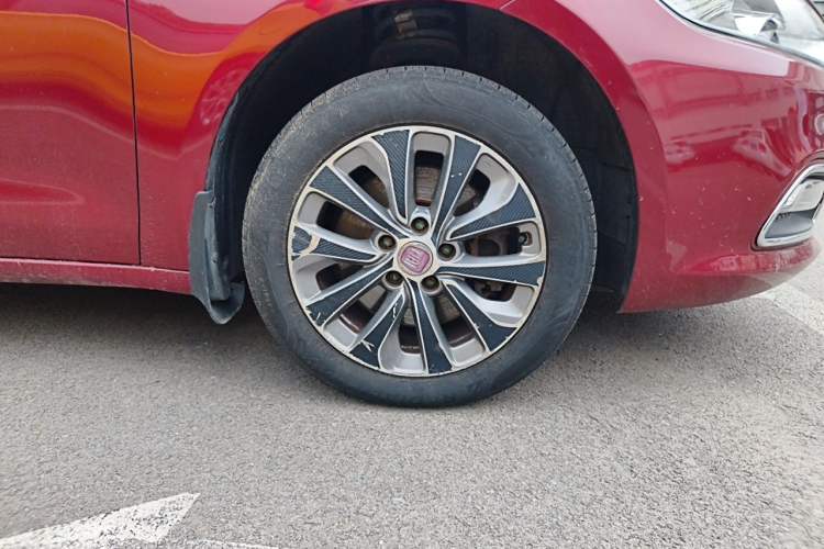 Used Fiat Viaggio 2012 1.4T Automatic Jingxiang Edition Right Front Wheel Hub