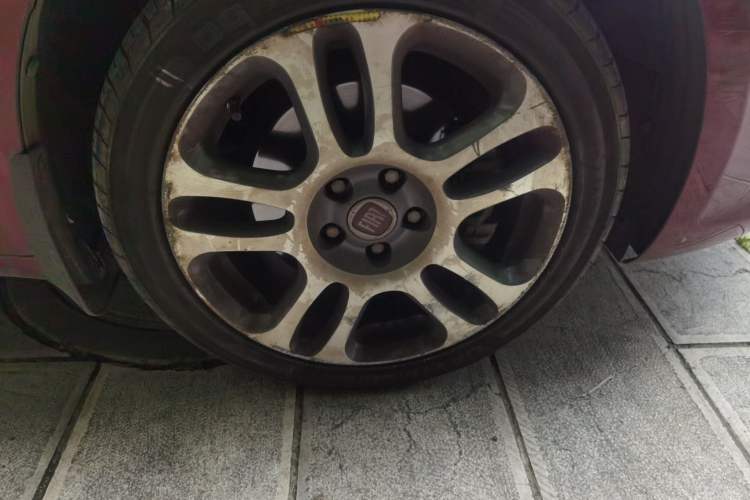 Used Fiat Viaggio 2012 1.4T Automatic Luxury Edition Right Front Wheel Hub