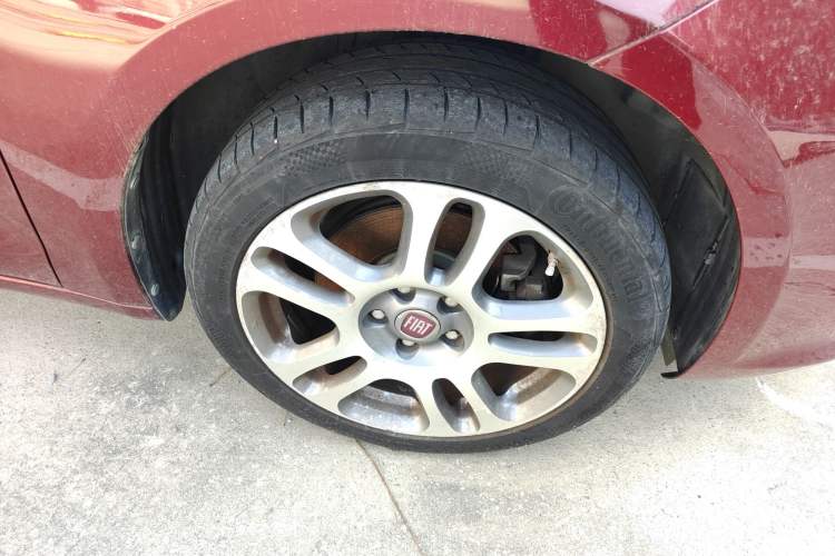 Used Fiat Viaggio 2012 1.4T Automatic Luxury Edition Right Front Wheel Hub