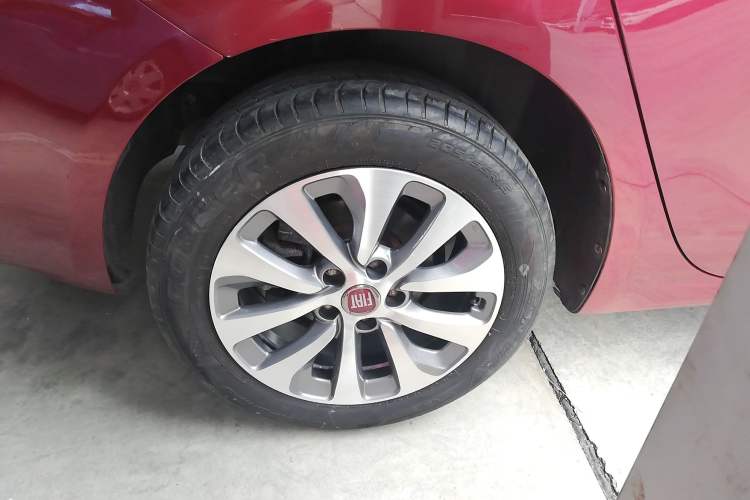 Used Fiat Viaggio 2012 1.4T Automatic Enjoyment Edition Right Rear Wheel Hub