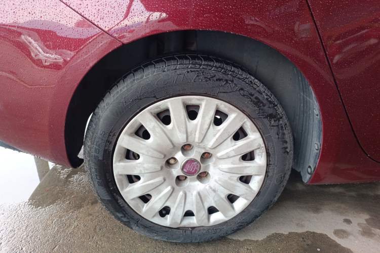 Used Fiat Viaggio 2012 1.4T Automatic Enjoyment Edition Right Rear Wheel Hub