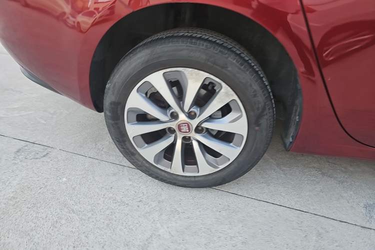 Used Fiat Viaggio 2012 1.4T Automatic Jingxiang Edition Right Rear Wheel Hub