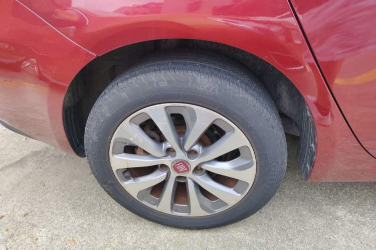 Used Fiat Viaggio 2012 1.4T Automatic Jingxiang Edition Right Rear Wheel Hub