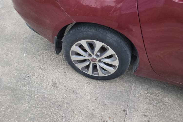 Used Fiat Viaggio 2012 1.4T Automatic Jingxiang Edition Right Rear Wheel Hub