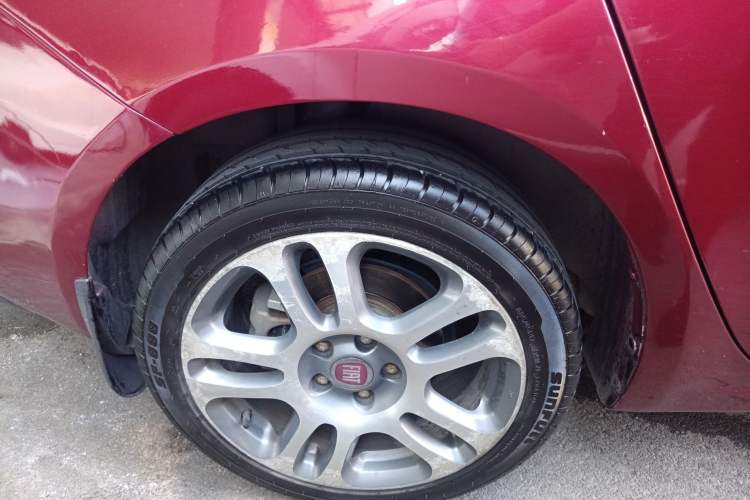 Used Fiat Viaggio 2012 1.4T Automatic Luxury Edition Right Rear Wheel Hub