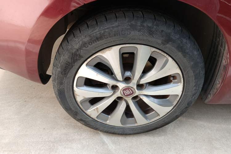 Used Fiat Viaggio 2012 1.4T Automatic Jingxiang Edition Right Rear Wheel Hub