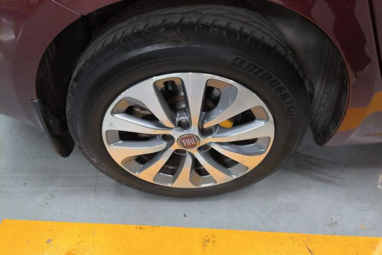 Used Fiat Viaggio 2012 1.4T Automatic Enjoyment Edition Right Rear Wheel Hub