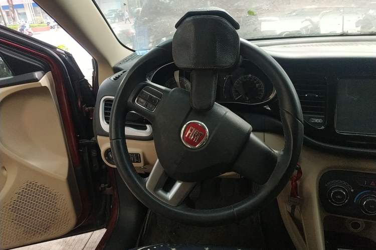 Used Fiat Viaggio 2012 1.4T Manual Enjoyment Edition Steering Wheel