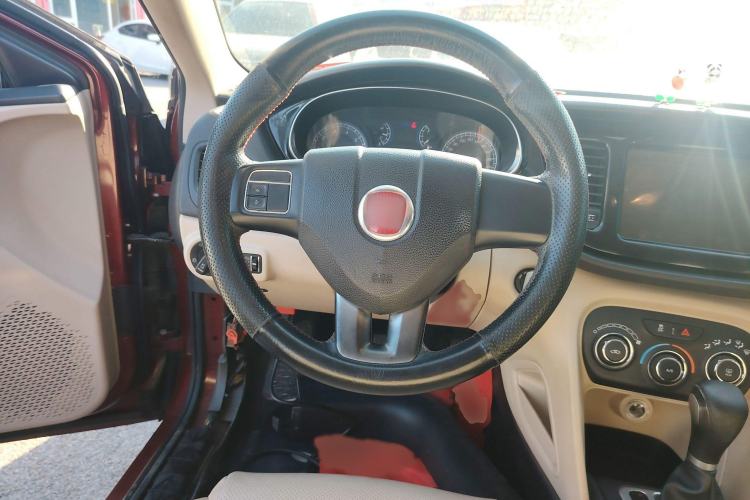Used Fiat Viaggio 2012 1.4T Automatic Enjoyment Edition Steering Wheel