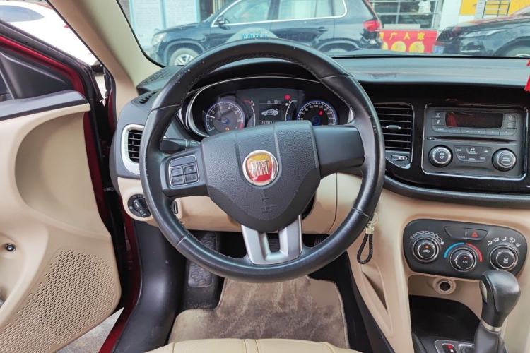 Used Fiat Viaggio 2012 1.4T Automatic Enjoyment Edition Steering Wheel