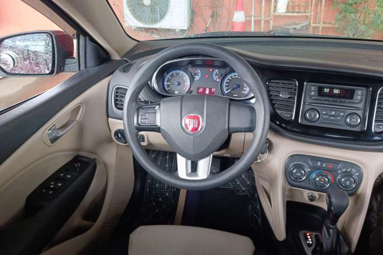 Used Fiat Viaggio 2012 1.4T Automatic Enjoyment Edition Steering Wheel