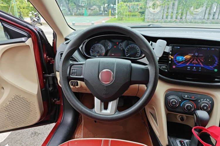 Used Fiat Viaggio 2012 1.4T Automatic Enjoyment Edition Steering Wheel