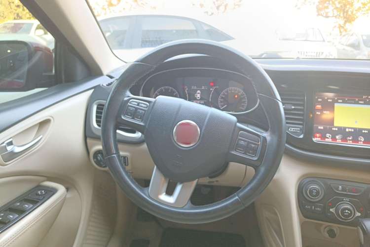 Used Fiat Viaggio 2012 1.4T Automatic Luxury Edition Steering Wheel