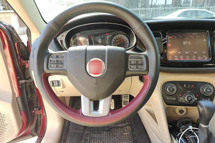 Used Fiat Viaggio 2012 1.4T Automatic Luxury Edition Steering Wheel