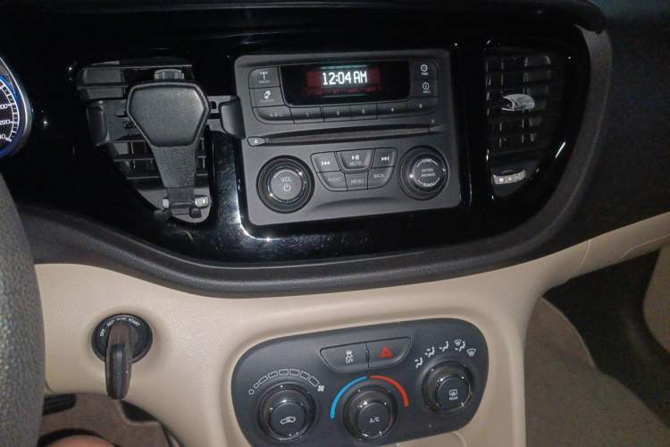Used Fiat Viaggio 2012 1.4T Automatic Enjoyment Edition Audio And AC Panel