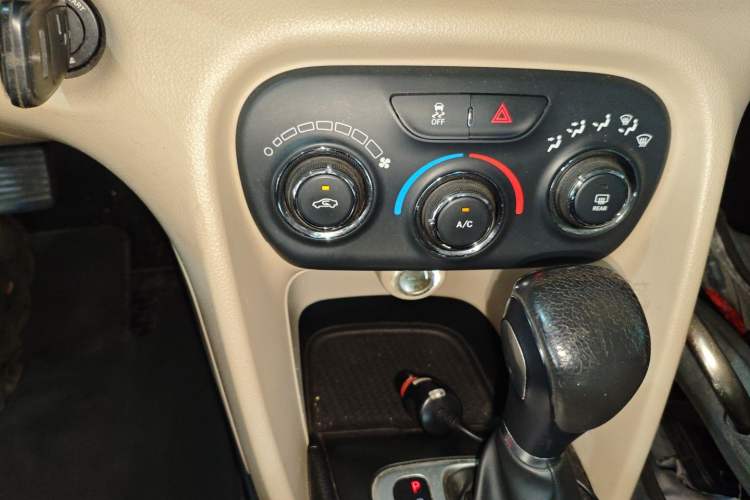 Used Fiat Viaggio 2012 1.4T Automatic Enjoyment Edition Audio And AC Panel