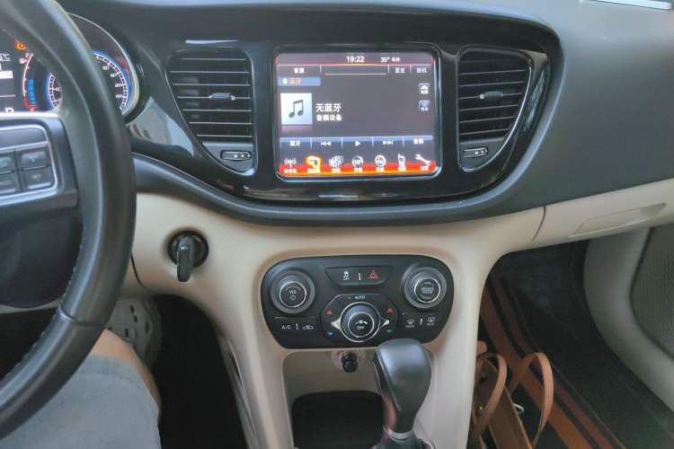 Used Fiat Viaggio 2012 1.4T Automatic Luxury Edition Audio And AC Panel