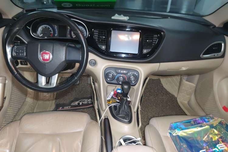 Used Fiat Viaggio 2012 1.4T Automatic Jingxiang Edition Center Console