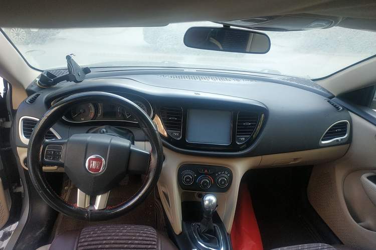 Used Fiat Viaggio 2012 1.4T Manual Enjoyment Edition Center Console