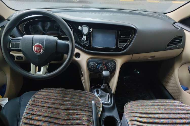 Used Fiat Viaggio 2012 1.4T Automatic Enjoyment Edition Center Console